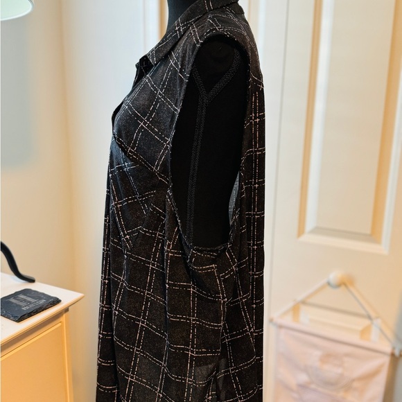 Sleeveless Blouse with Collar  size 26. Never‎ worn. Light and soft mater… - Picture 4 of 5